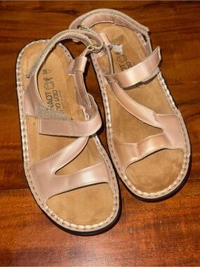 Naot Israel Size 38 EUC Champagne Patent Leather Strappy Evora Wedge Sandal Shoe